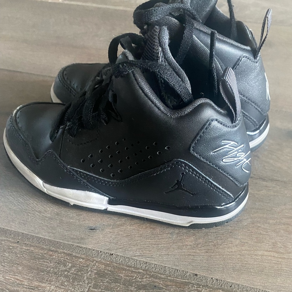 Jordan Flights in black size 11C